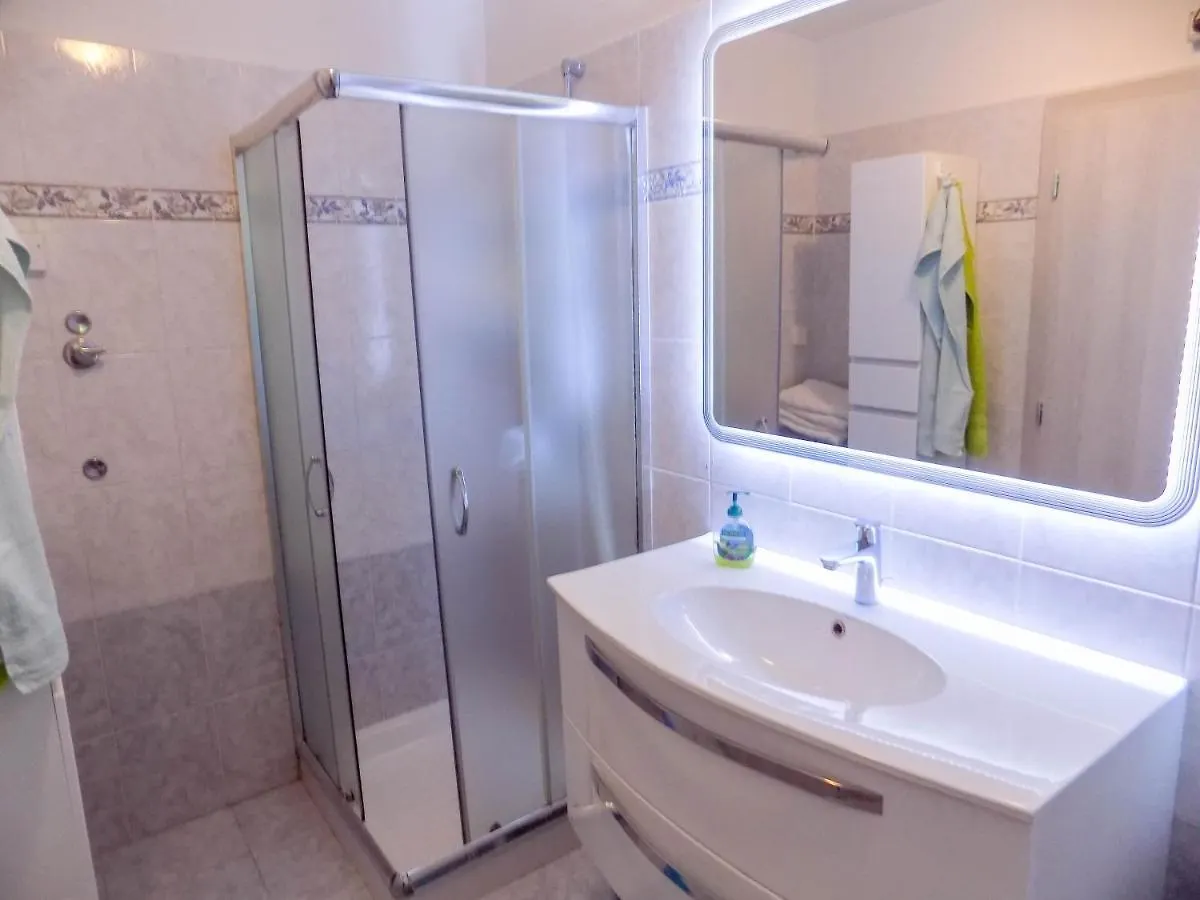 Oriella Apartmans And Room Novigrad Istria Croácia