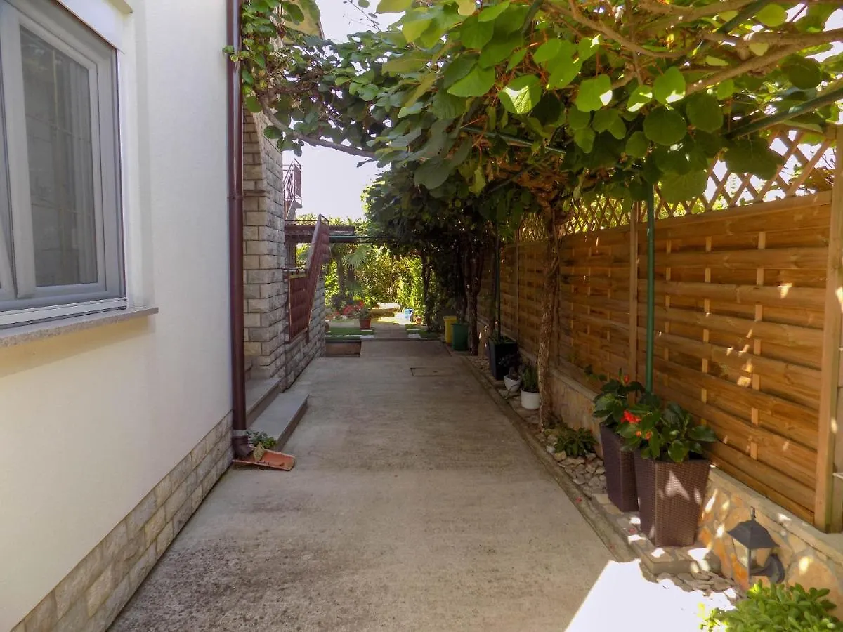 Oriella Apartmans And Room Novigrad Istria Apartamento
